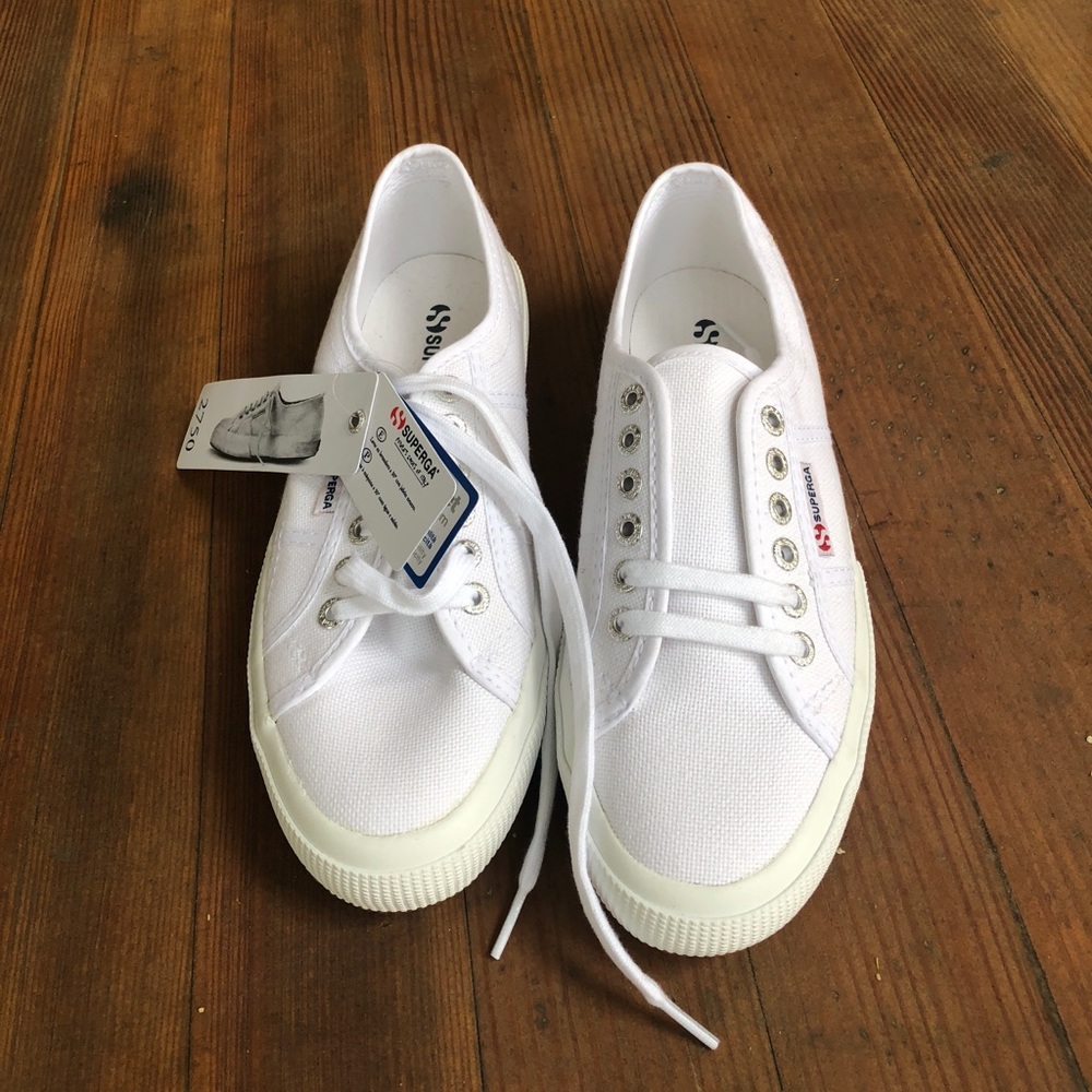Never worn. Superga classic canvas 2750. White.